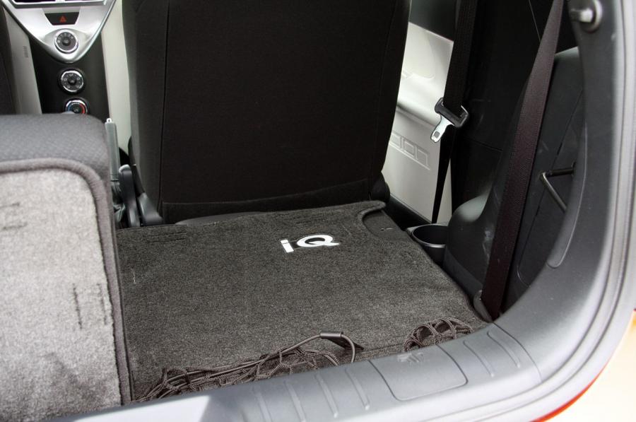 Багажник Scion iQ 2012 года  (фото 50 из 128)
